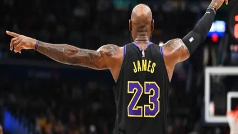 跨越梦想：保罗与库里界限，紧张竞技激发球队升华